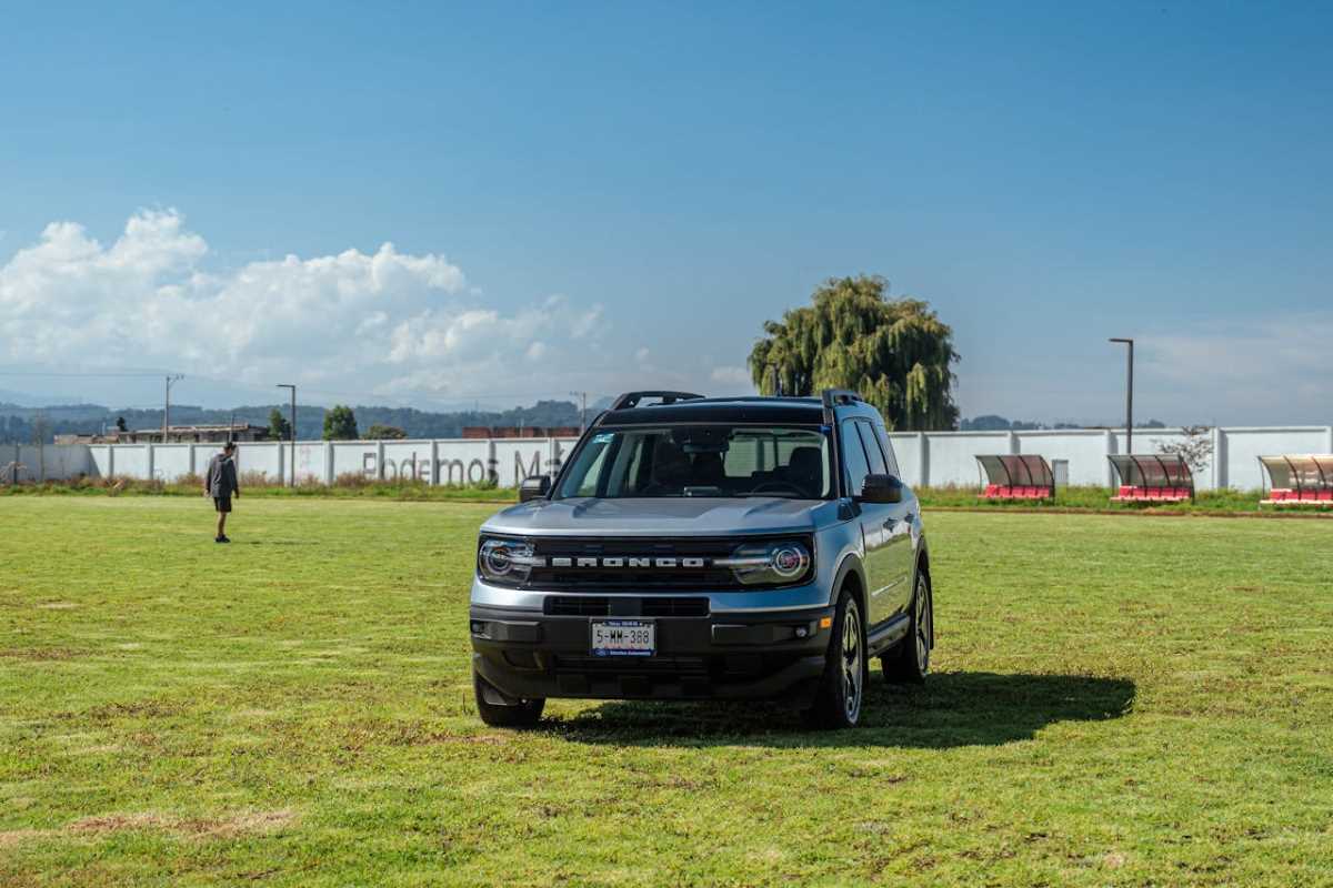 Used Jeep Wrangler vs. Ford Bronco: Which is for You?